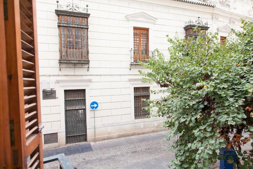 Modern & Nice Apartment. Old Town. Private Parking Севілья Екстер'єр фото